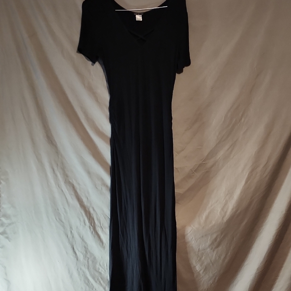 VENUS Black V-Neck Short Sleeve Maxi Dress